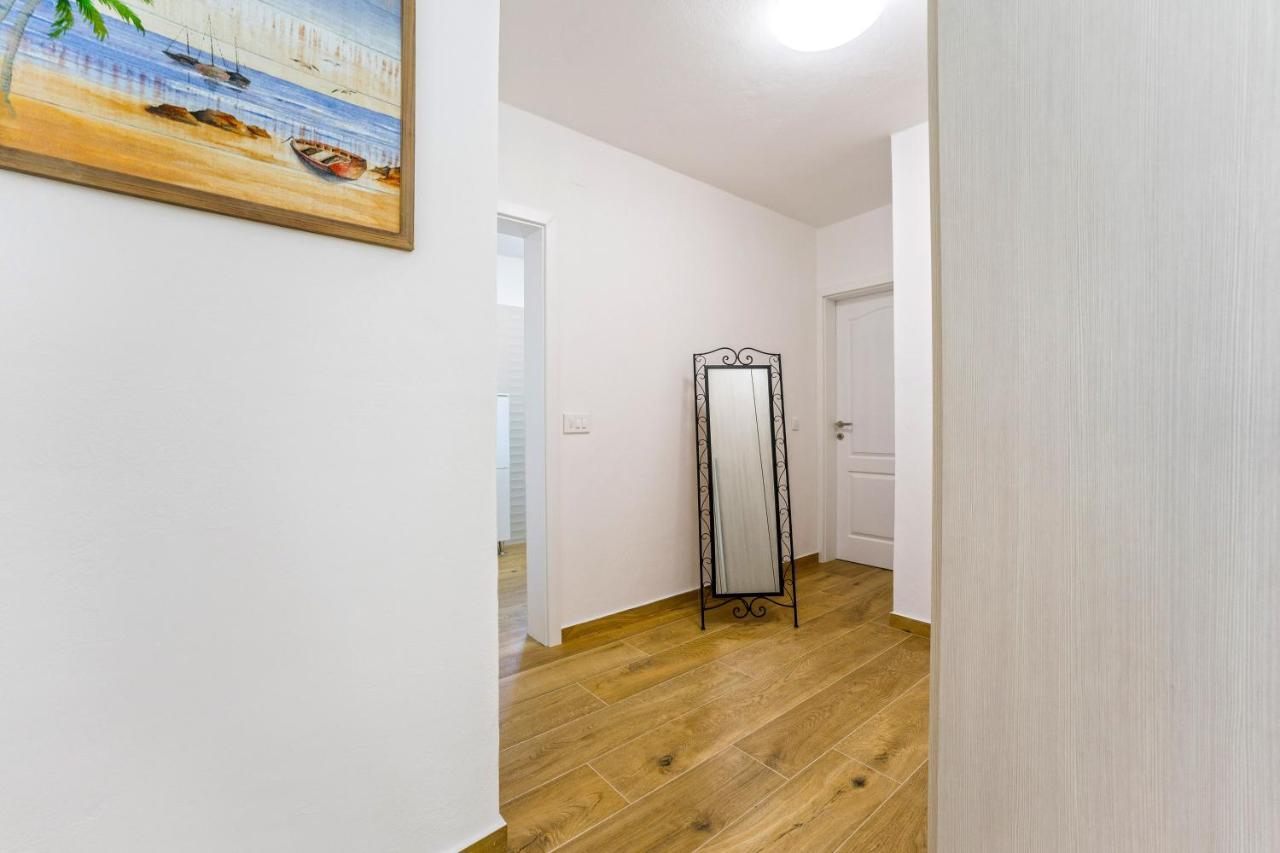 Villa Bianca - Apartment With Private Pool プリヴラカ エクステリア 写真