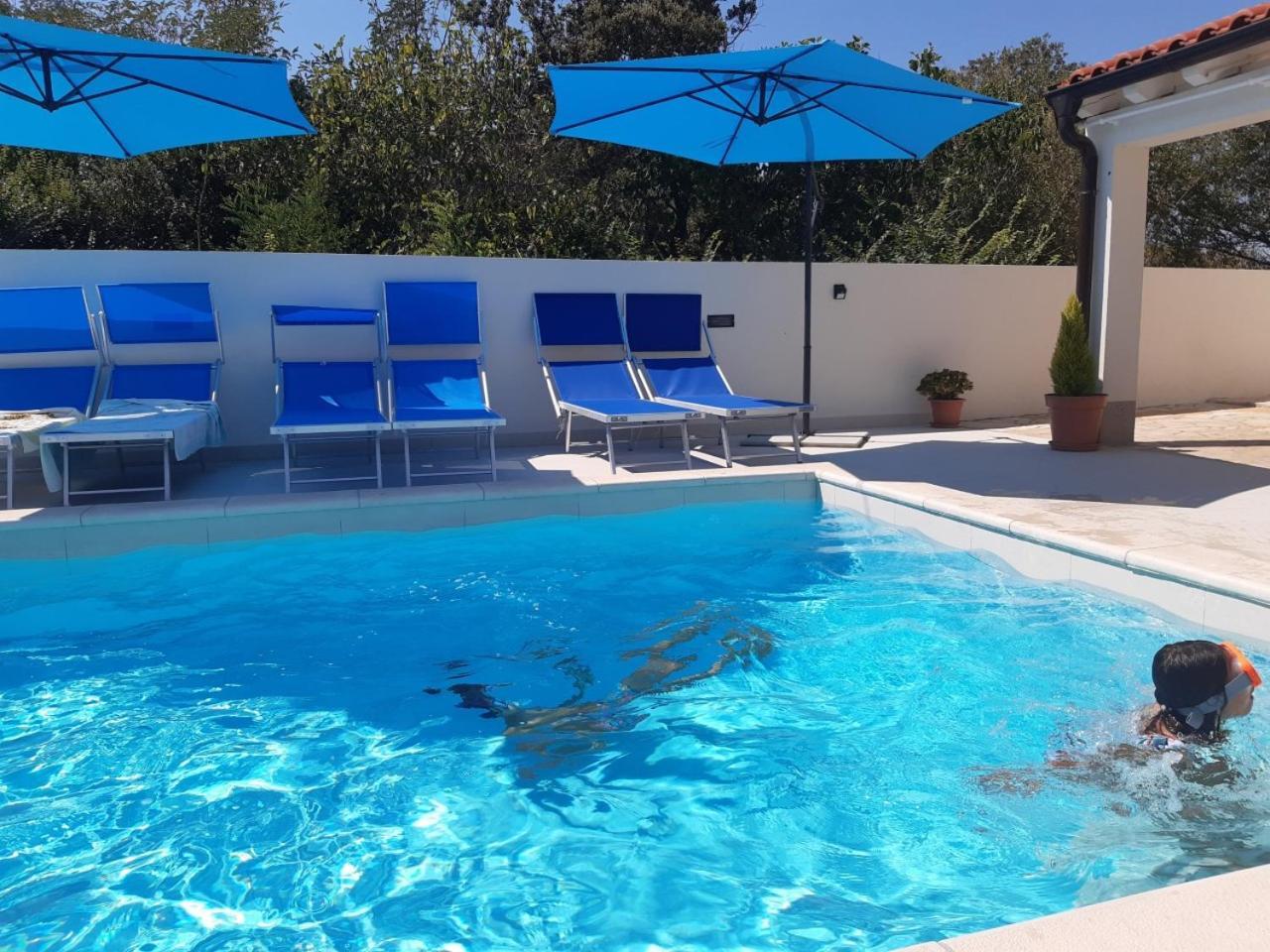 Villa Bianca - Apartment With Private Pool プリヴラカ エクステリア 写真