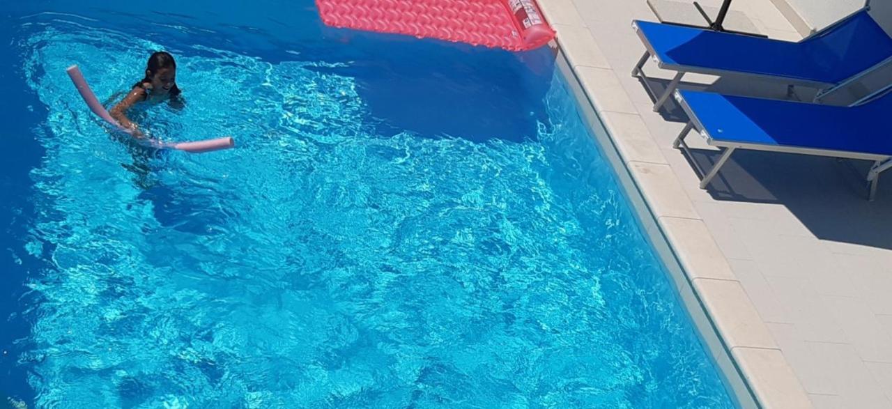 Villa Bianca - Apartment With Private Pool プリヴラカ エクステリア 写真